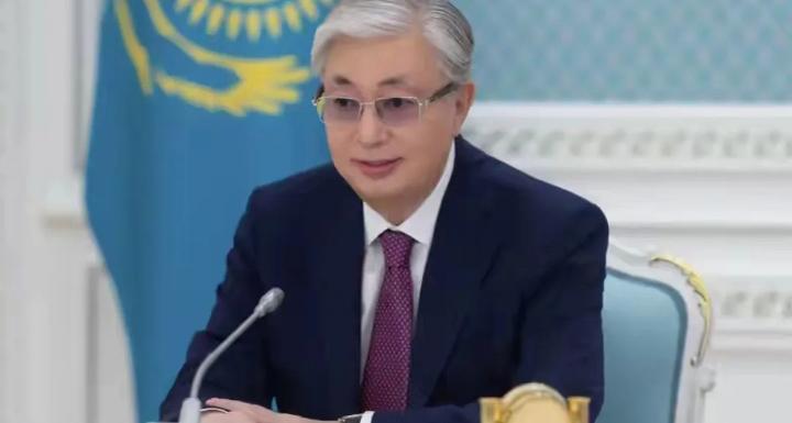 哈萨克斯坦这回是真不给面子，直接给了俄罗斯一记“闷棍”！

哈萨克：断俄芯片命脉