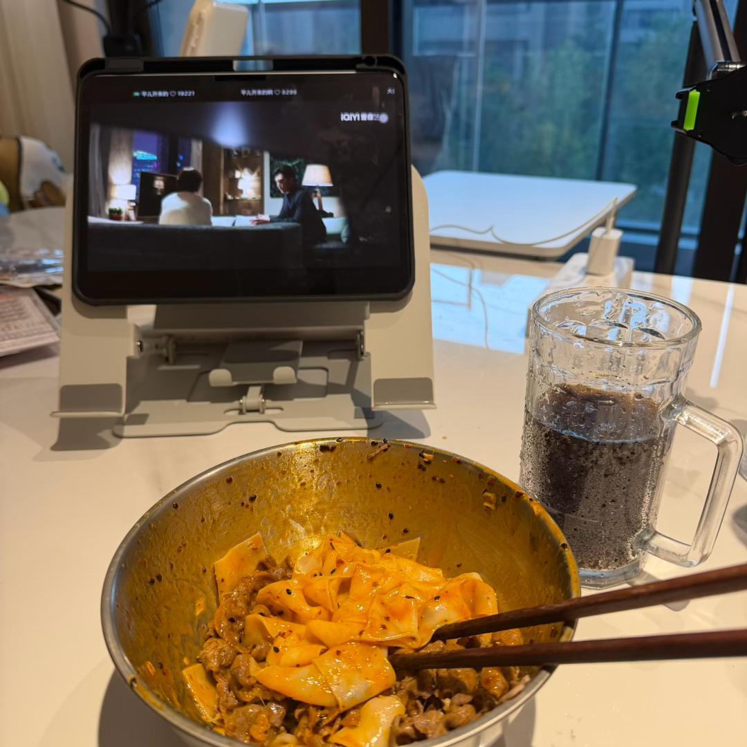晚上没忍住吃了红油面皮 