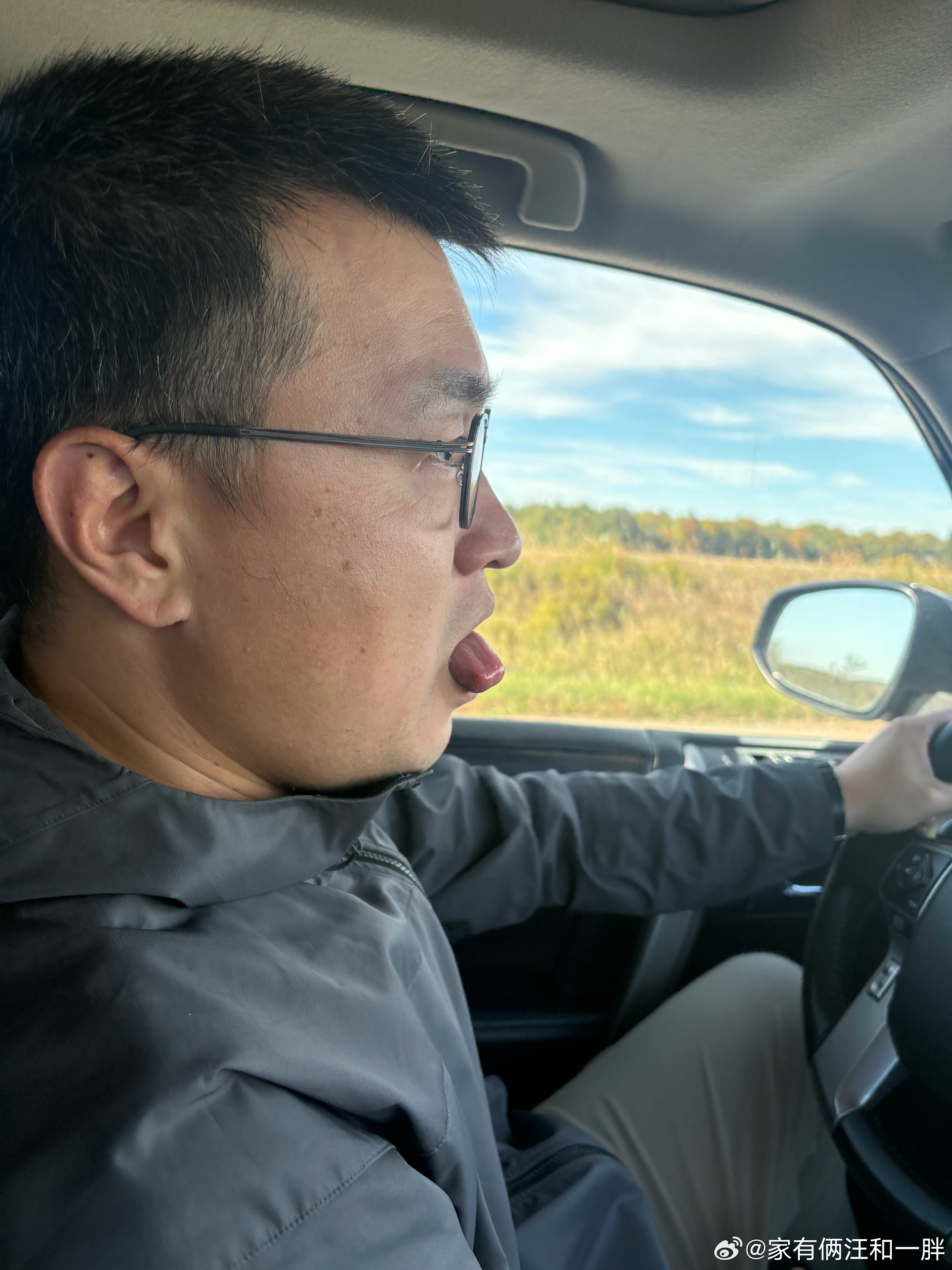 date with胖纸，早上出门一会忘带外套，一会忘擦防晒，一会忘戴眼镜，20分