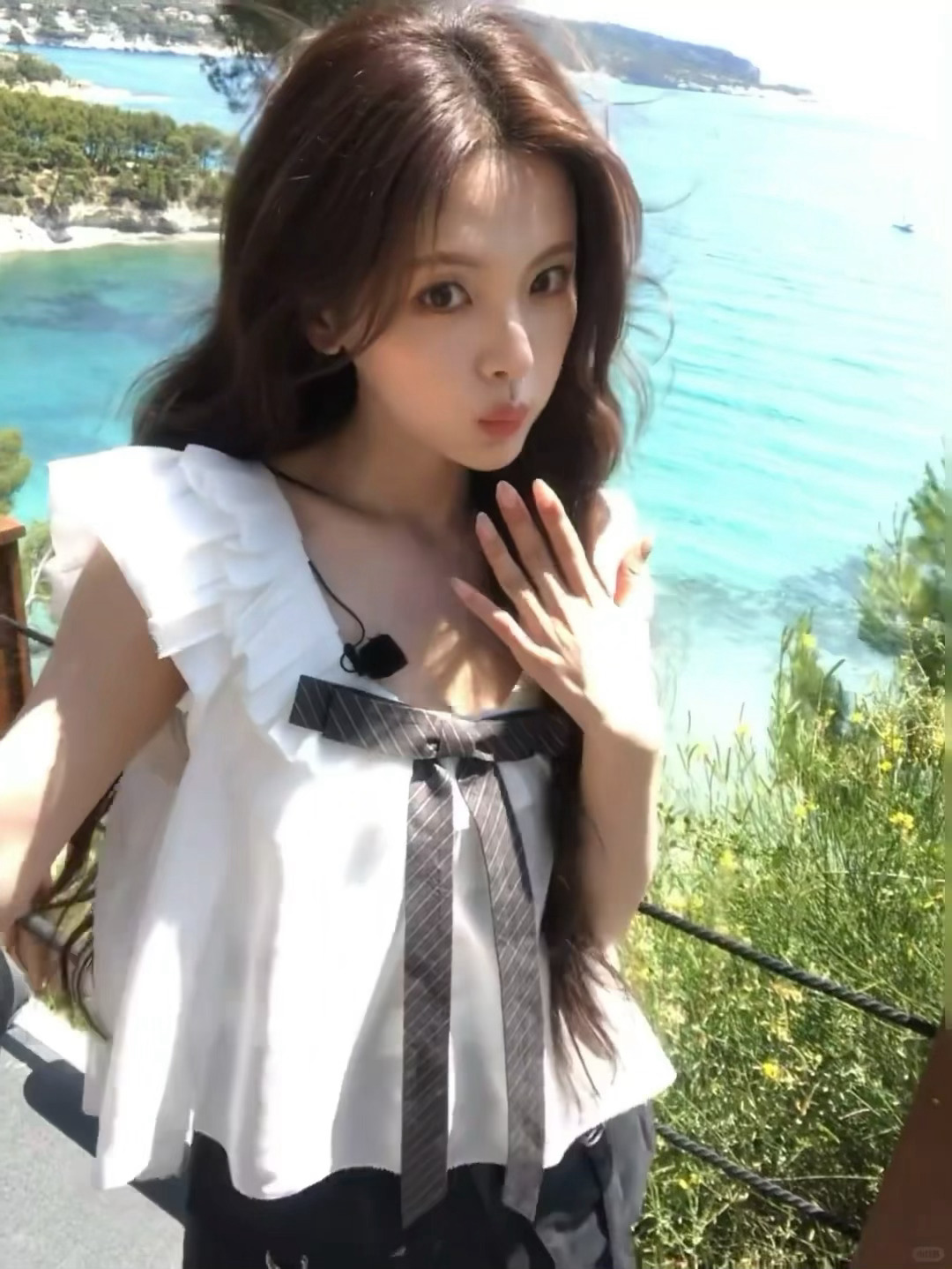 杨超越 260610 🍠更新【南法有谁呀？有我这个小可爱呀～】 杨超越 南法有