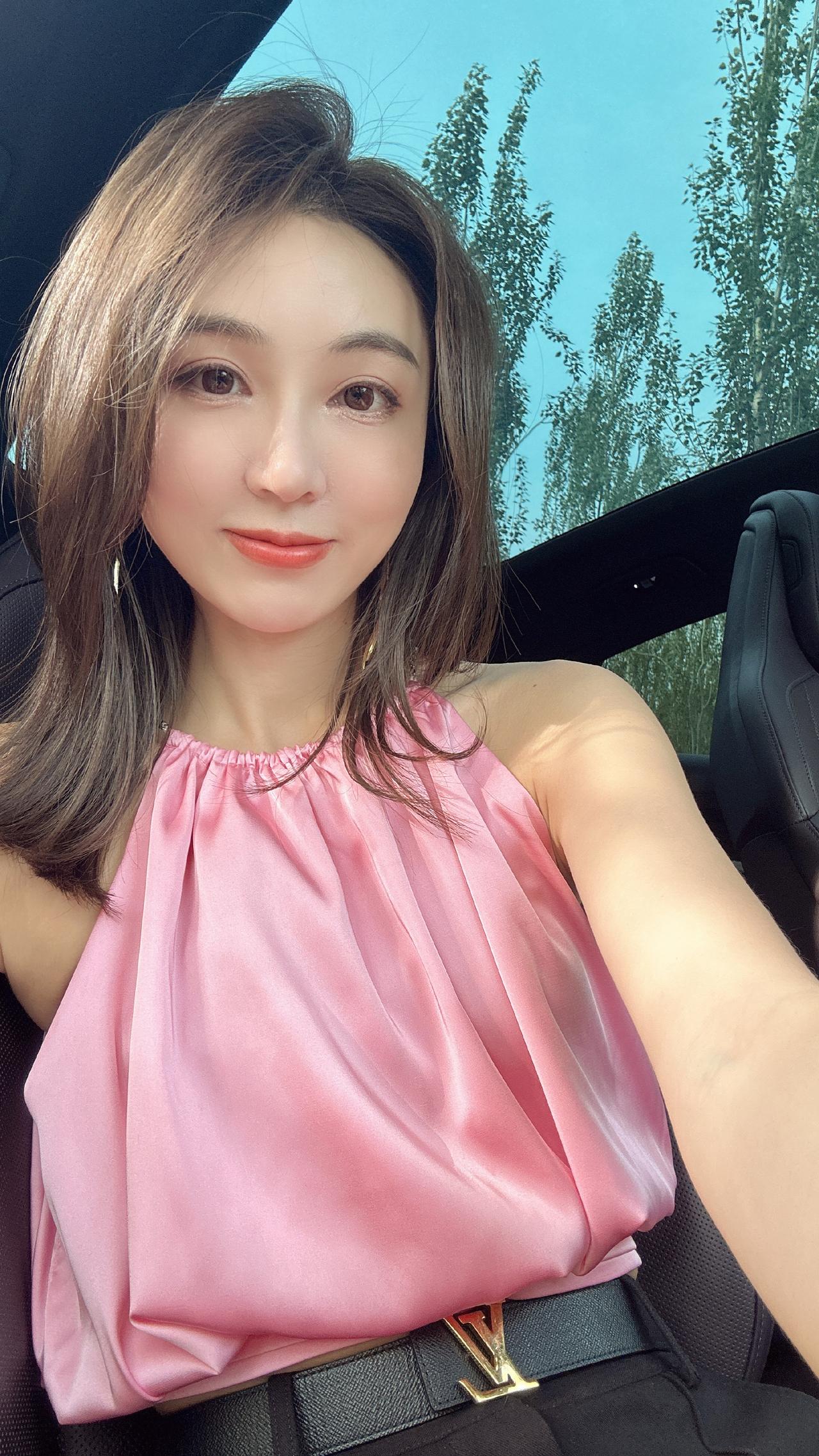 ​我回归城市一下
宠幸一下Taycan也祝大家儿童节快乐哈哈哈（真的有够不要脸诶