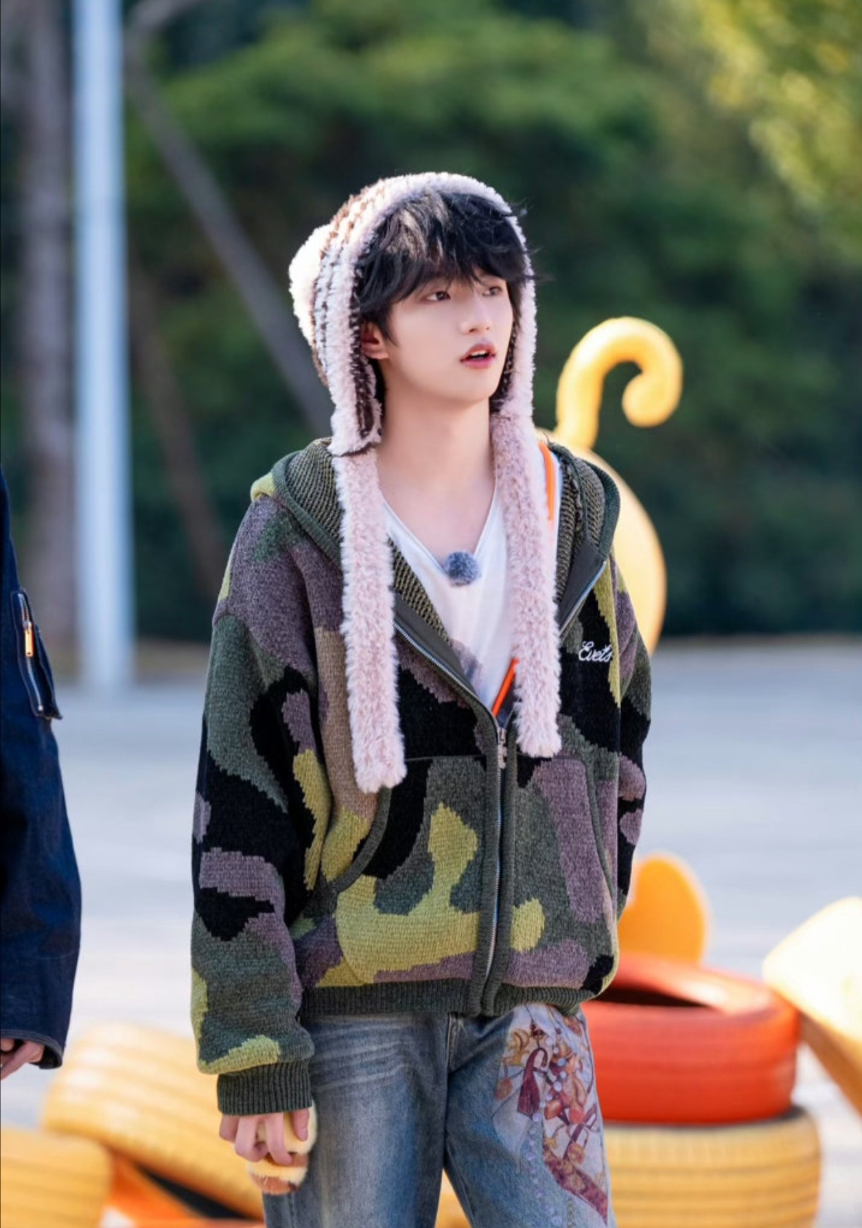 穆祉丞放话：Bee疯糖永不散伙！这疯癫快乐必须续费到地老天荒。穆祉丞说bee疯糖