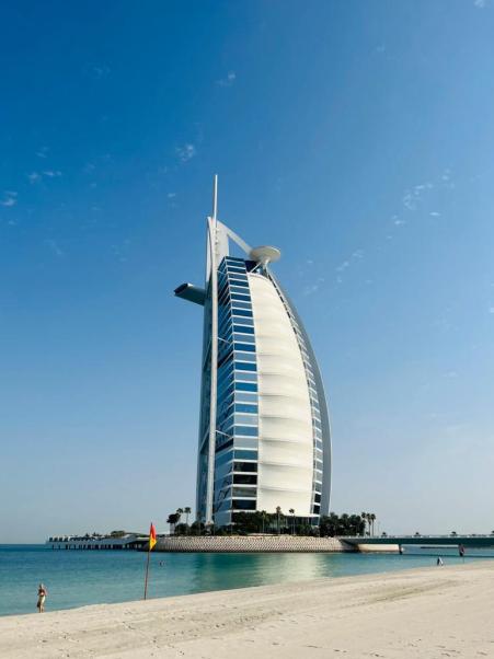 谁能想到阿联酋给政府建筑节能省水，政府竟然一分钱不掏，不光不花财政预算，还能狠狠