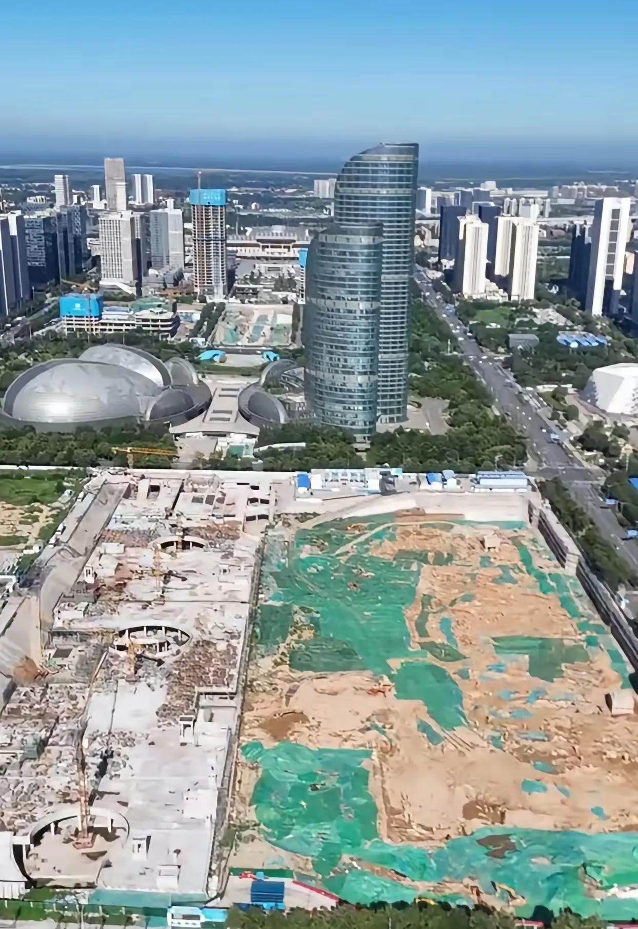 命途多舛的济南西城商业。济南西城万达已经停工几个月了，目前还没有恢复施工的迹象。