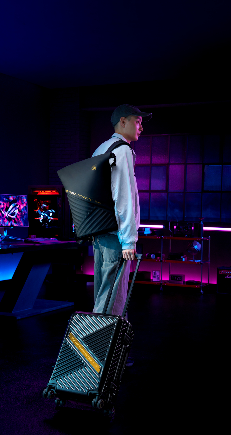 ROG Slash双肩包4.0与20英寸行李箱20周年限定版来袭！黑透金配色、2