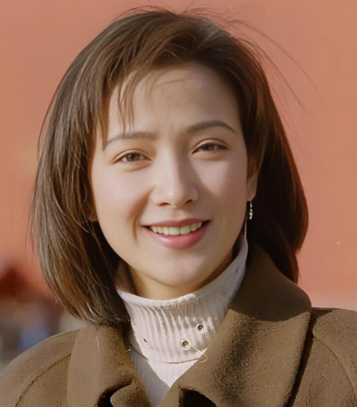 61岁的何晴因病去世了，这个曾经演满了四大名著的女子，被誉为“古典第一美女”。