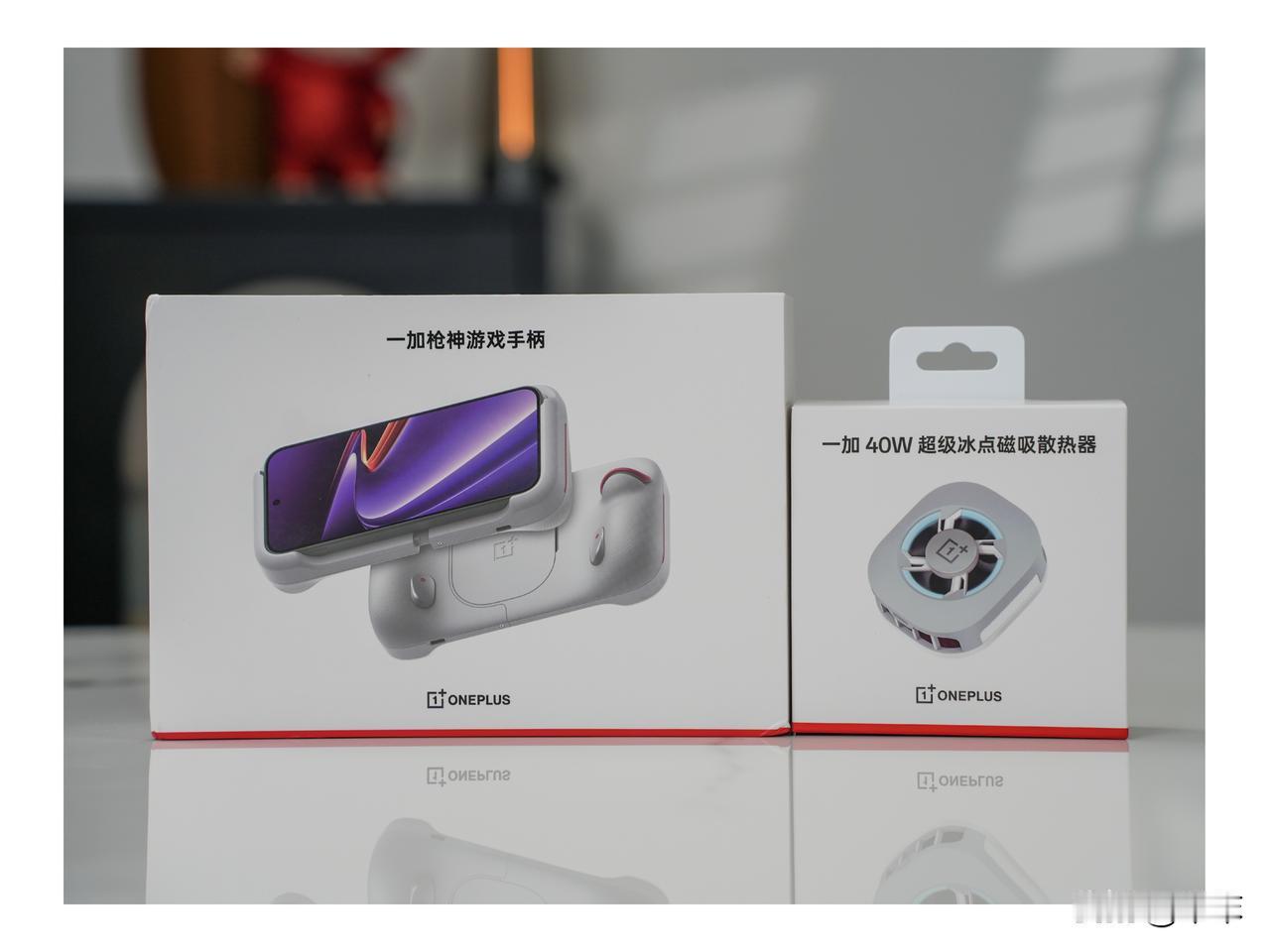 想要发挥一加 Ace 6 至尊版的全部实力，你可能还需要一加枪神游戏手柄和40W