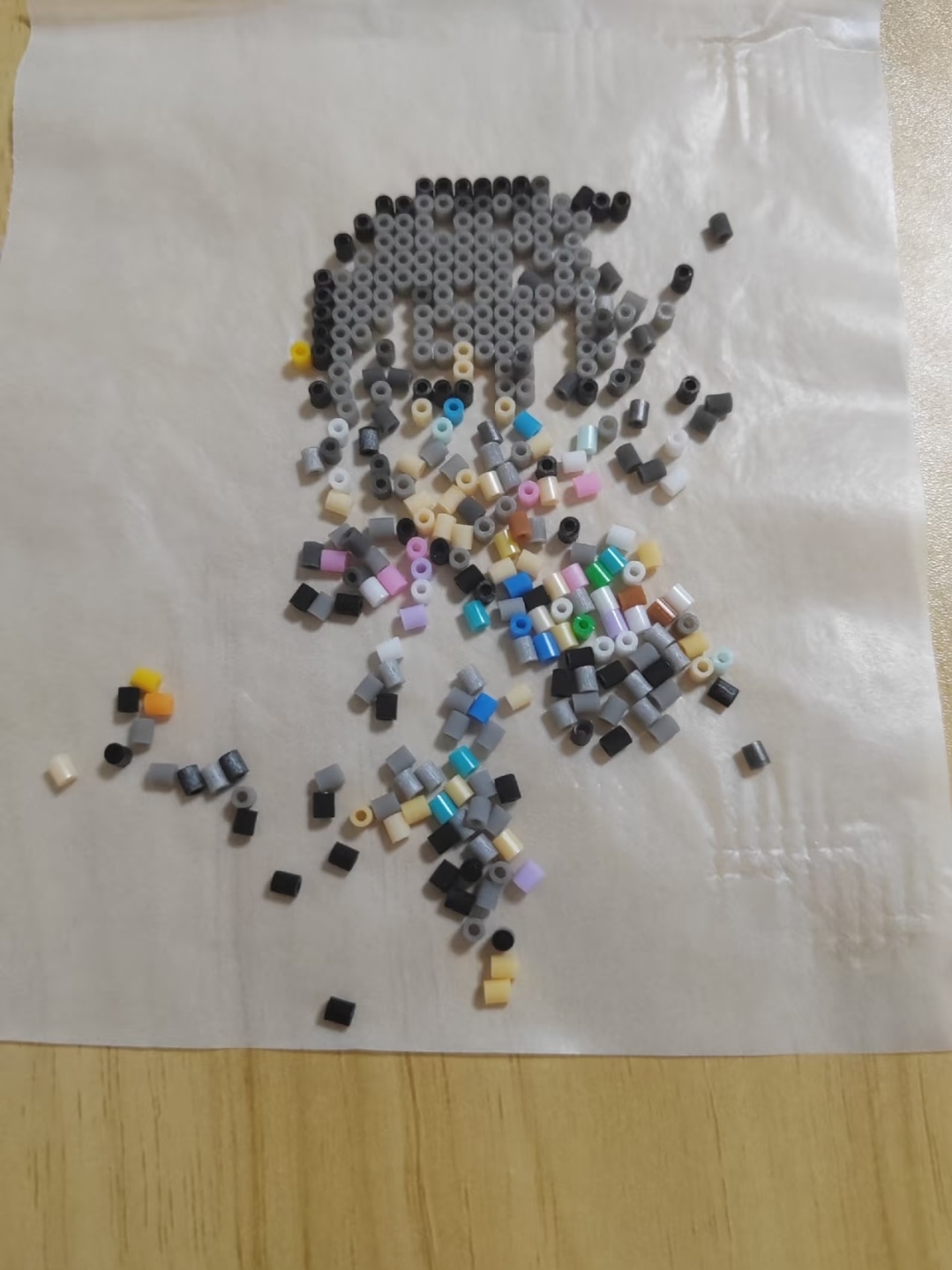 4个小时的拼豆就这样白拼了每一个瞬间都是拼豆人心梗的程度，拼豆就是这样，能翻车翻