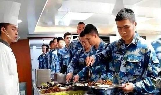 都说航母是吞金兽，到底有多夸张？就拿山东舰来说，每天光猪肉，就得整整24头摆上流