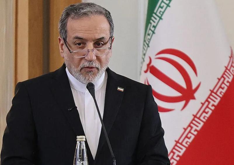 伊朗外交部长阿拉格齐，今晚率代表团飞赴巴基斯坦首都伊斯兰堡——这位在过去一年里三