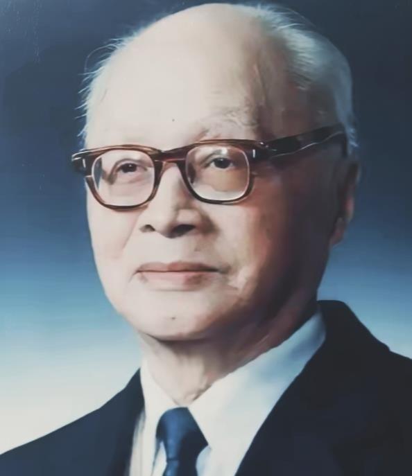 1960年，苏联将所有的驰援的科学家全部撤走，临走前，一位苏联专家悄悄告诉中国核