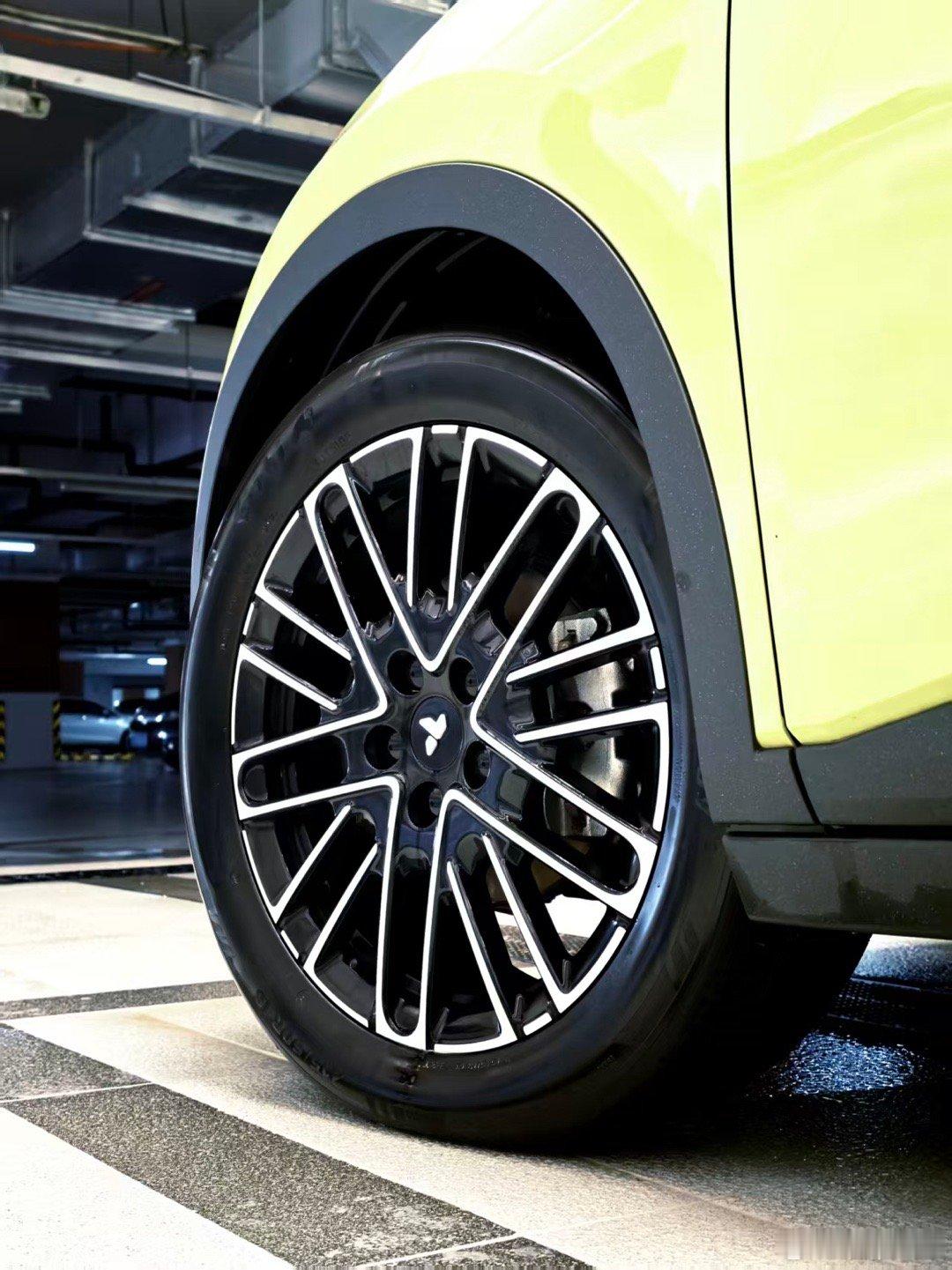 如果你逛过十万以下的代步小车市场，你就会发现这里早已陷入了千篇一律的怪圈，要么一