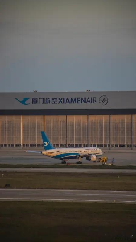 厦门翔安机场的发展潜力简直惊人！5月21日，航站区陆侧交通工程南工作地道顶板浇筑