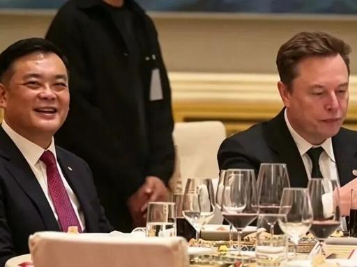 一张照片引发全网乌龙！ 差点把福耀曹晖送上與论的顶峰！

最近一张人民大会堂国宴