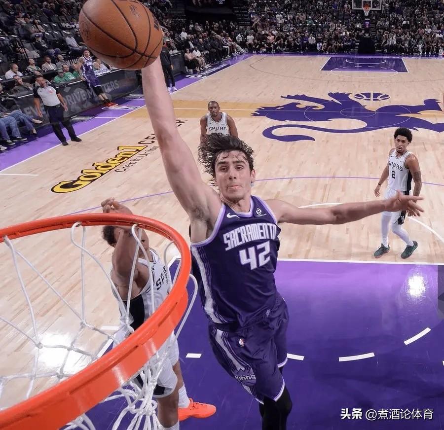 🔥 马克西姆·雷诺：次轮秀的现象级爆发（2025-26赛季）

核心数据对比