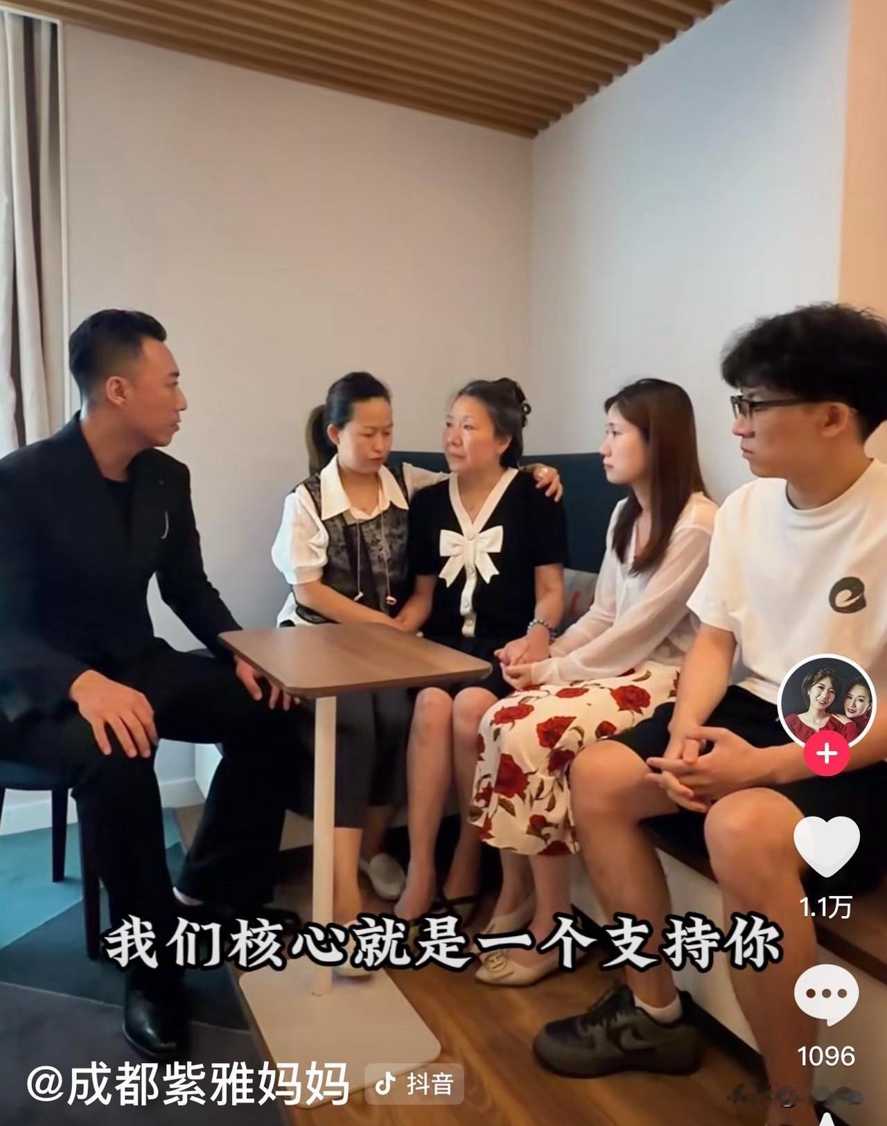成都紫雅妈妈决定直播带货，得到品牌方的大力支持。
紫雅妈妈从成都来到电商之都杭州