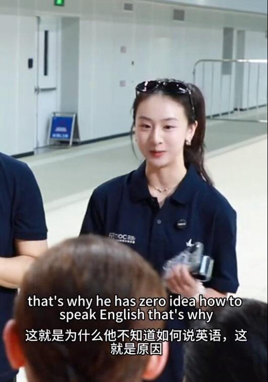 叶一茜18岁女儿森碟现身三亚帮爸爸田亮跳水俱乐部接待来自国外的朋友们，怪力少女长