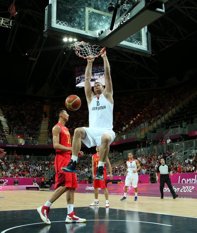 中国男篮输给韩国队那场对方确实防守好，内线篮板抢的好，中国队三分也是真差，就一个