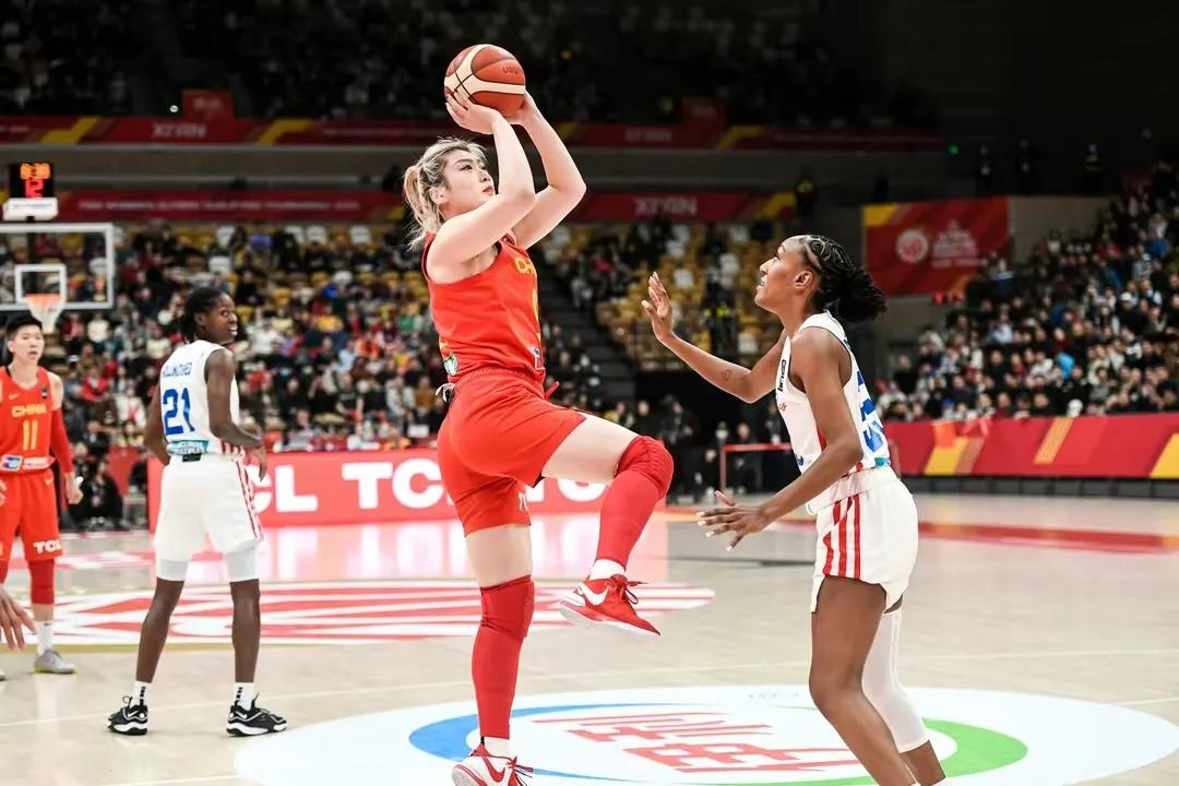 中国女篮大胜波多黎各，顺利取得巴黎奥运会资格。首先祝贺中国女篮姑娘最棒，向你们致