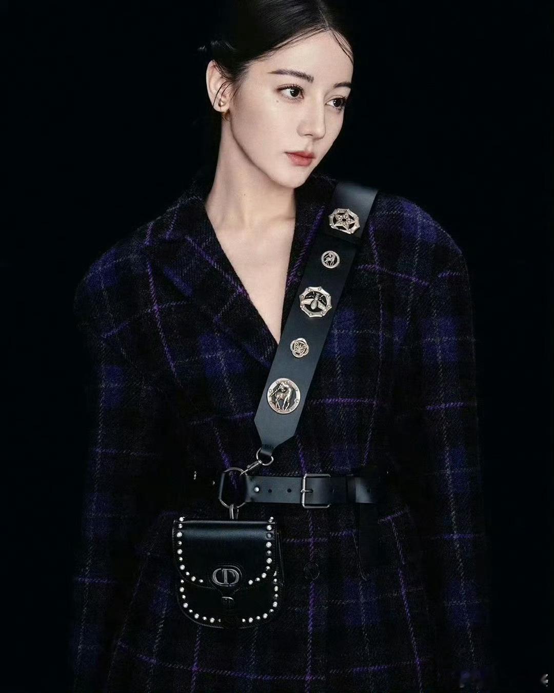 迪丽热巴野生美女妆 迪丽热巴的野生美女妆惊艳众人!金鹤龙的巧妙化妆手法，展现出复