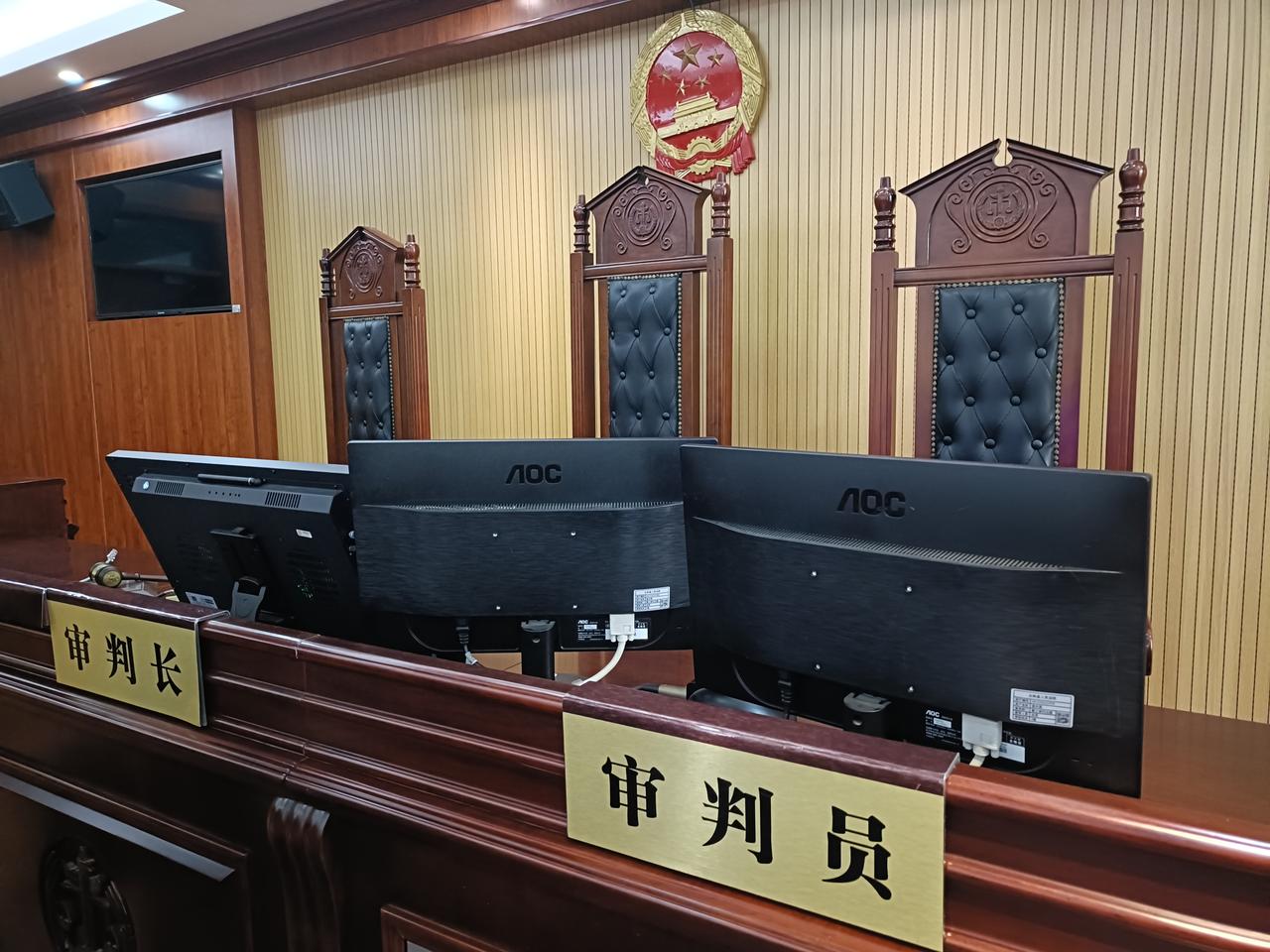 李法官正在审理一起正处级干部贪腐案件，分管院长告知她，负责查处这起案件的纪委监委