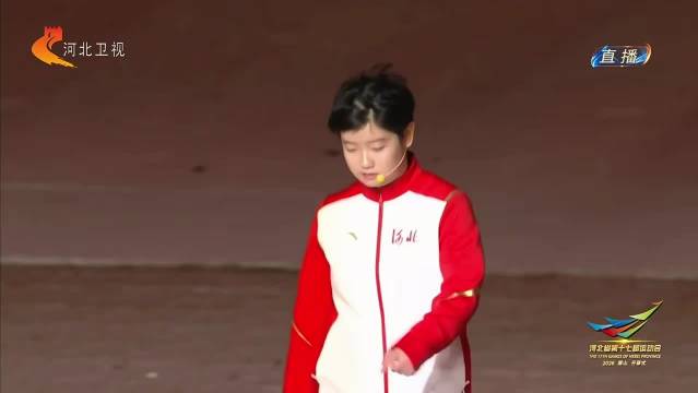 #孙颖莎火炬传递放慢脚步#
孙颖莎首次以火炬手身份回归家乡，担任河北省第十七届运动会开幕式第六棒火炬