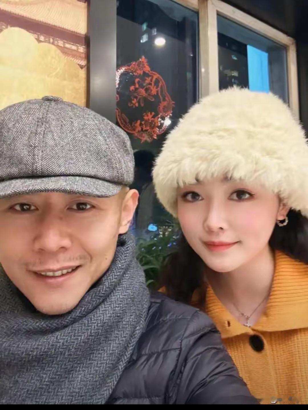 看到同框，如果是真的，那就狠狠的恭喜他们[玫瑰][烟花]
他太值得祝福了[烟花]