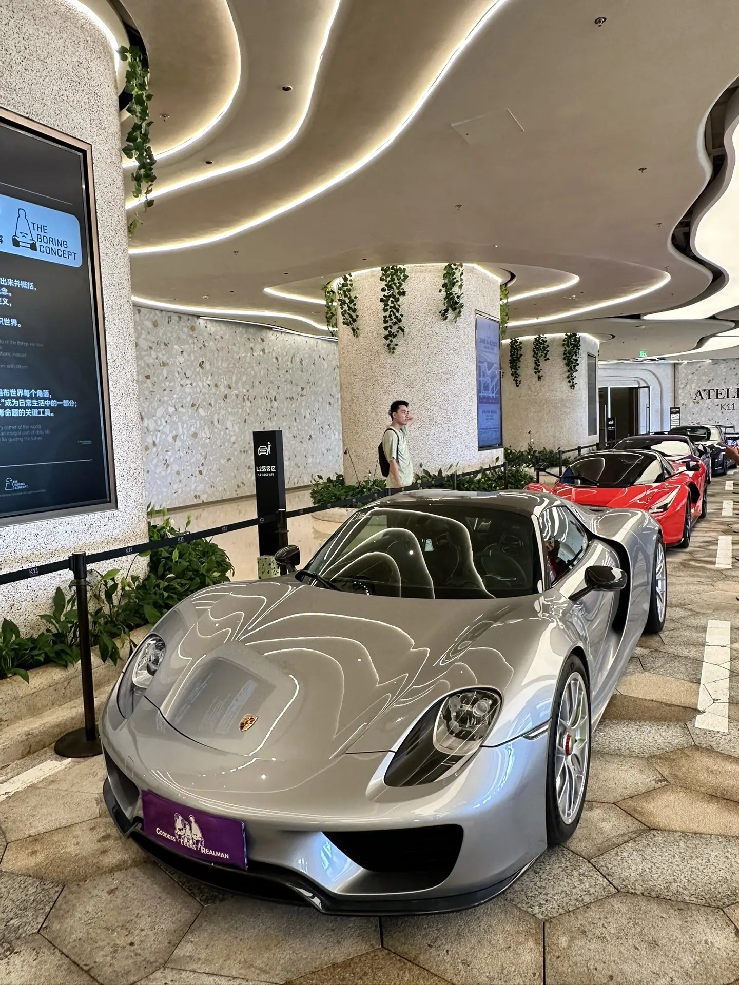 “蛙王”保时捷918 gt银的外观配上weissach套件真的太帅了...