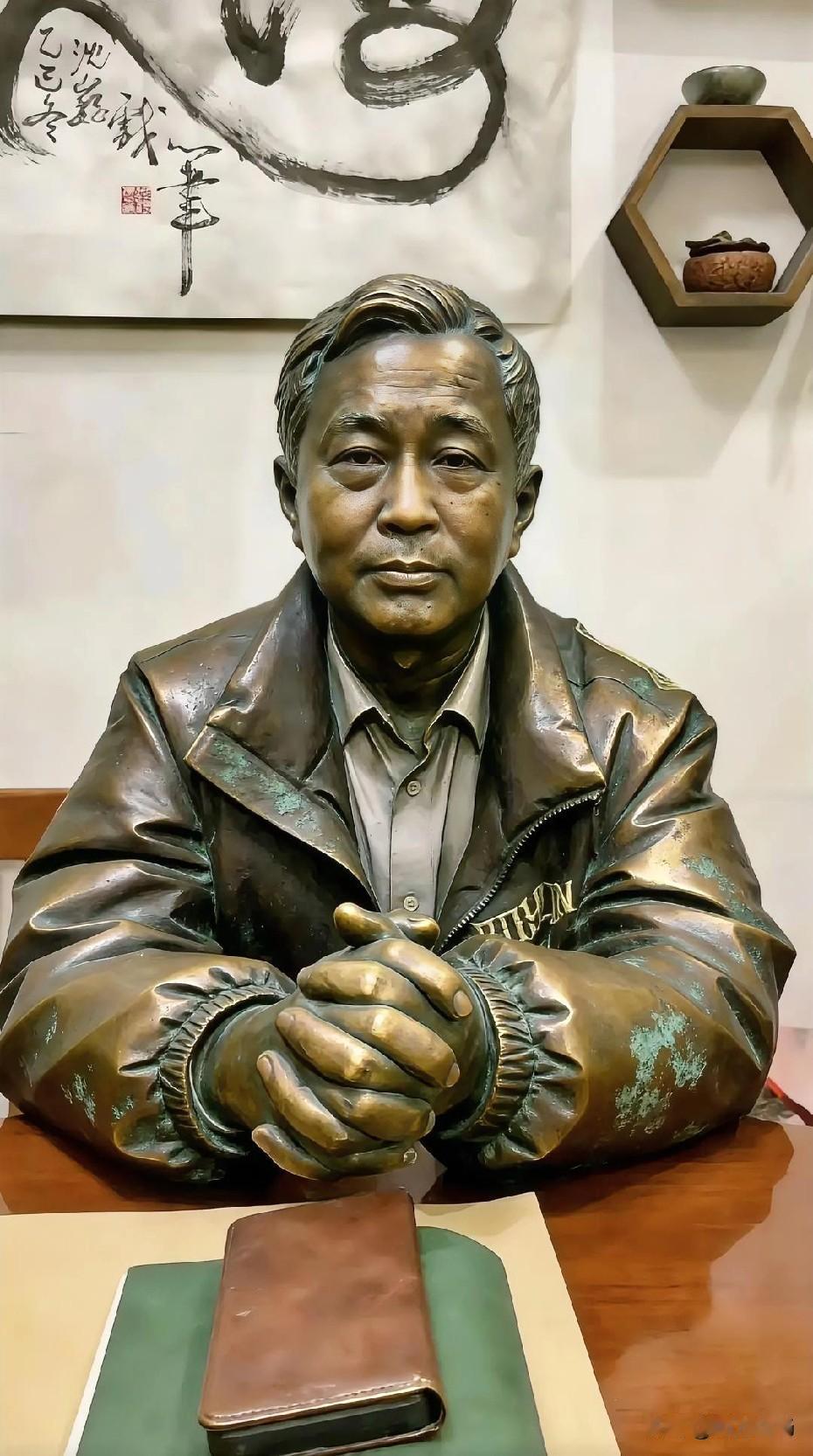 有人说，沈巍何德何能，居然有人给他竖铜像了。我倒觉得这铜像立得挺实在。沈巍自己都