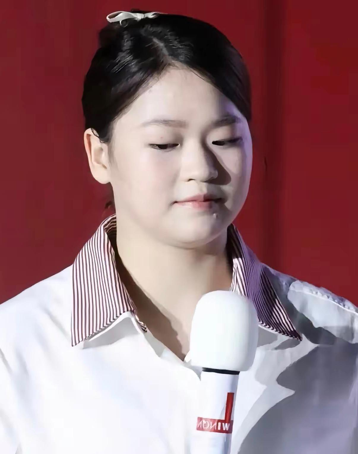 谁能想到简简单单一句话，
直接点燃全场，
全红婵在上海这场演讲，听完真的让人感慨