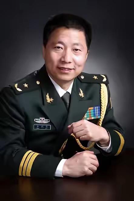 杨利伟退休后的安排，可能和一些人想的不太一样。

他飞天之后，没有拿到大笔奖金，