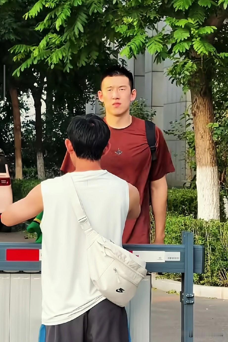 辽宁男篮加练至黑夜，新赛季值得期待！

整体来看，辽宁男篮阵容变化不大至少到目前