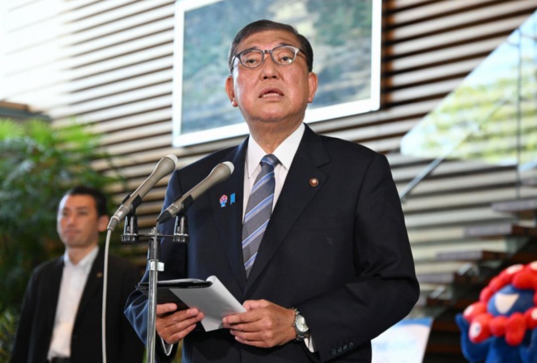 美国如此逼日本，其实很危险，可以说如今的日本就像绷紧的钢刀，随时可能断掉。因为日