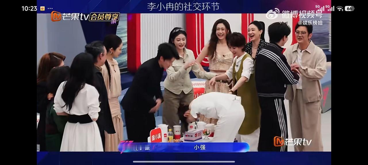 李小冉社交翻车灾难现场，唱跑调，认错人
昨天晚上的《乘风2026》精修版初见面会