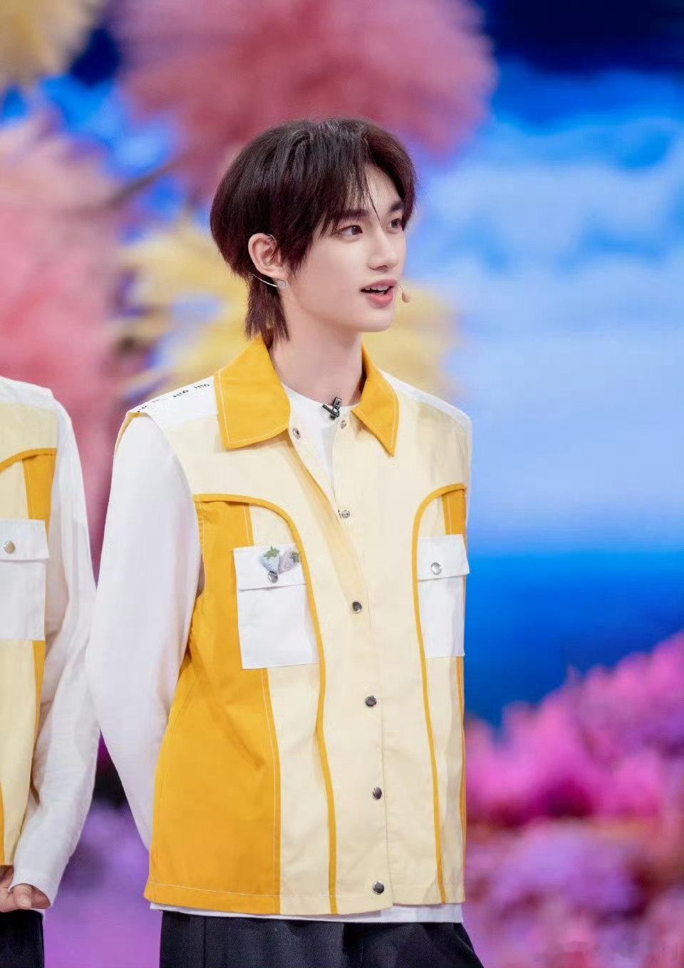 丁程鑫男神是一种感觉你好星期六丁程鑫的综艺感也很棒，接梗自然不尴尬，真的越来越有