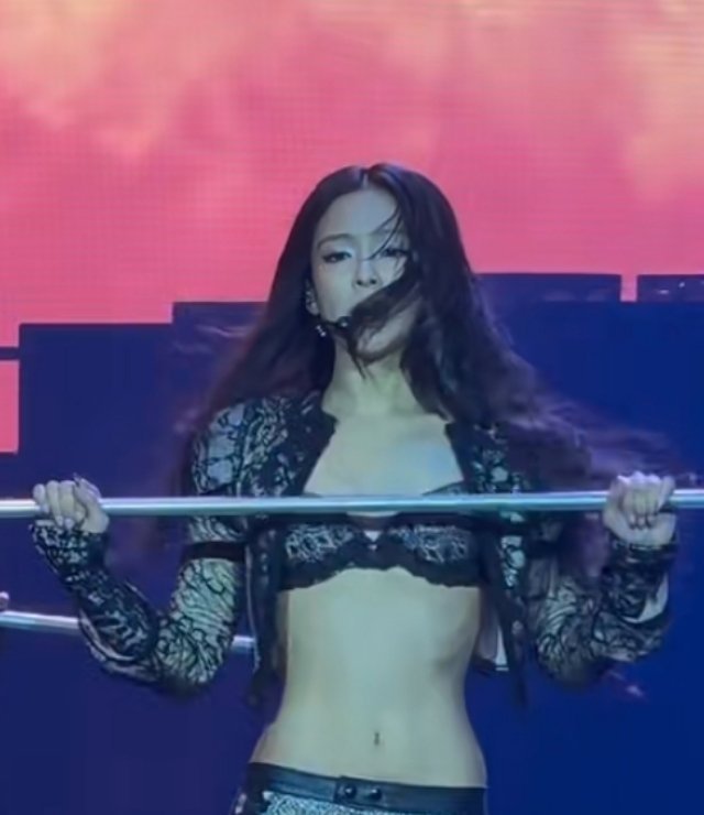 我不知道长着这样一张美脸还会有什么烦恼，严肃申请每天晚上做梦都要梦到年年姐这张脸
