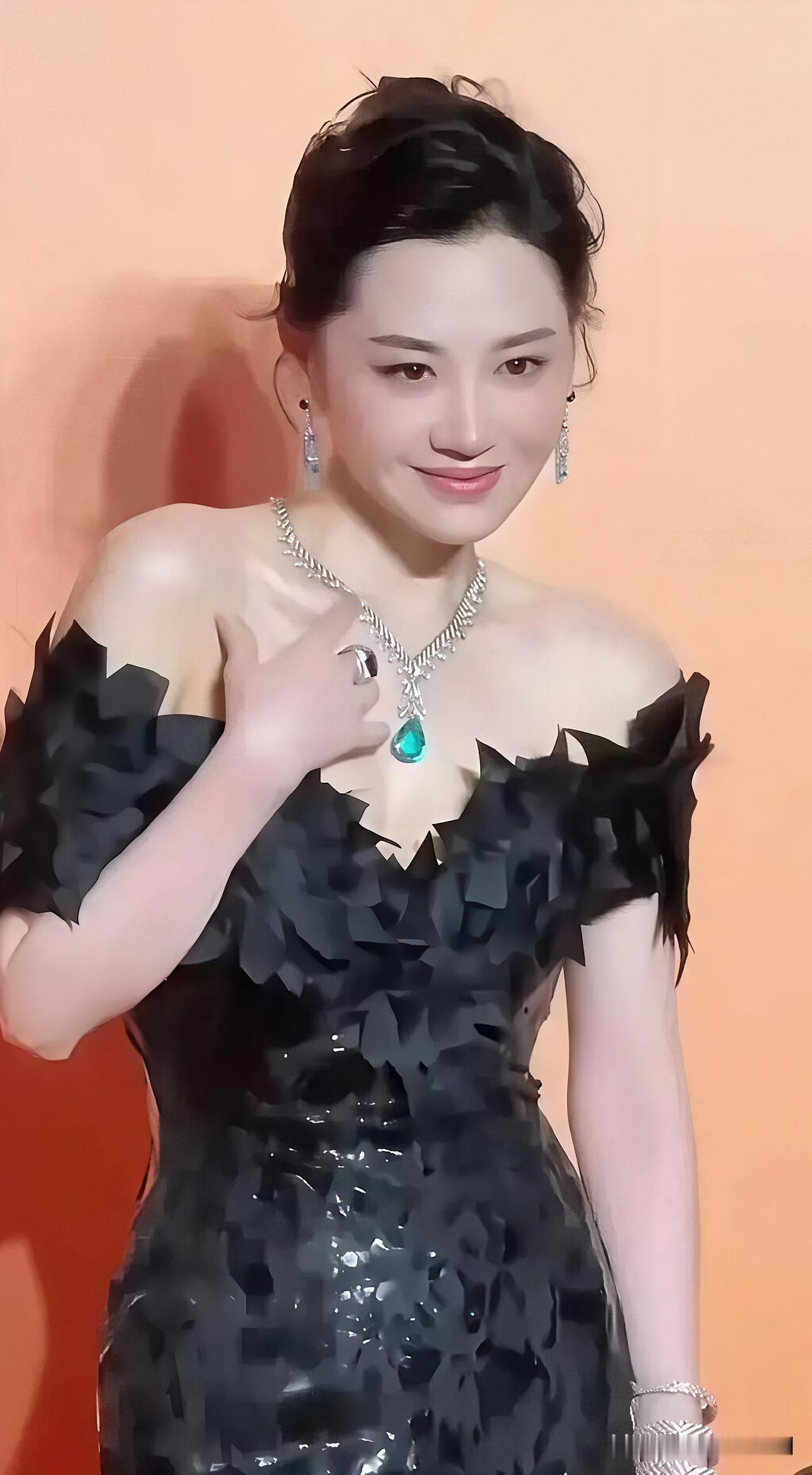 许晴为什么成为很多人的梦中情人?许晴能成很多人心里的梦中情人，从来不是只靠一张脸