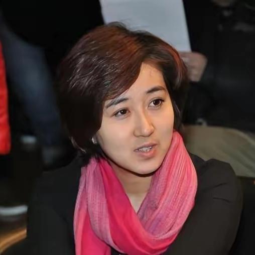 你能想象吗？47岁的女儿，继母才39岁，家里不叫妈叫姐，这画面光想想就够让人好奇