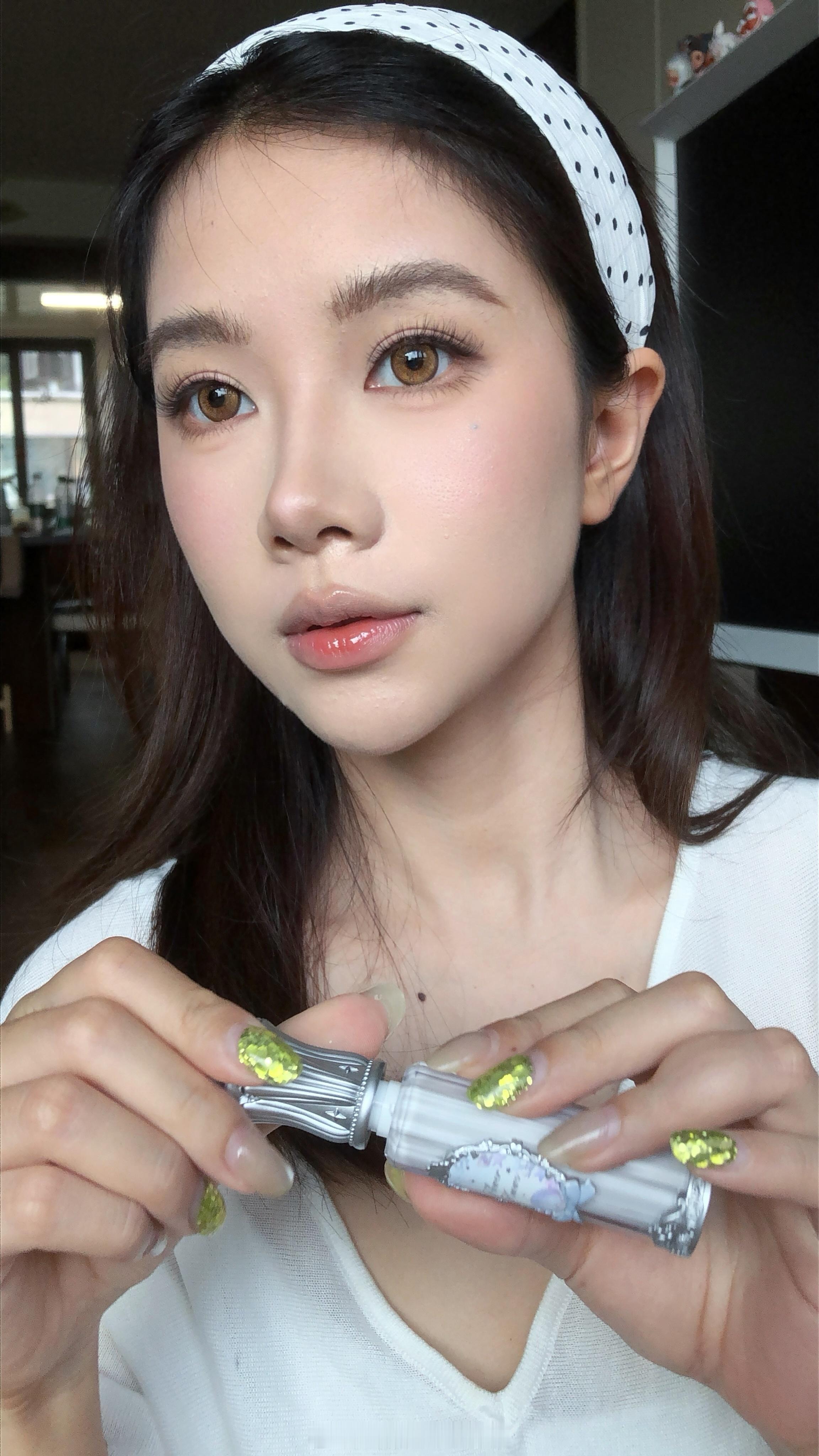 好久没发自拍了 ​​​