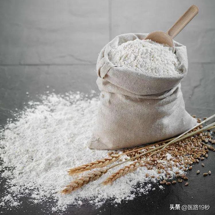 面粉里的秘密：添加剂真相揭秘，医生为您解答

随着人们对食品安全的日益关注，关于