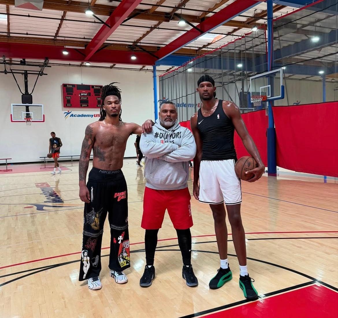 卡斯尔和骑士球员莫布利一起训练🏀超话创作官 ｜NBA休赛期 ​​​