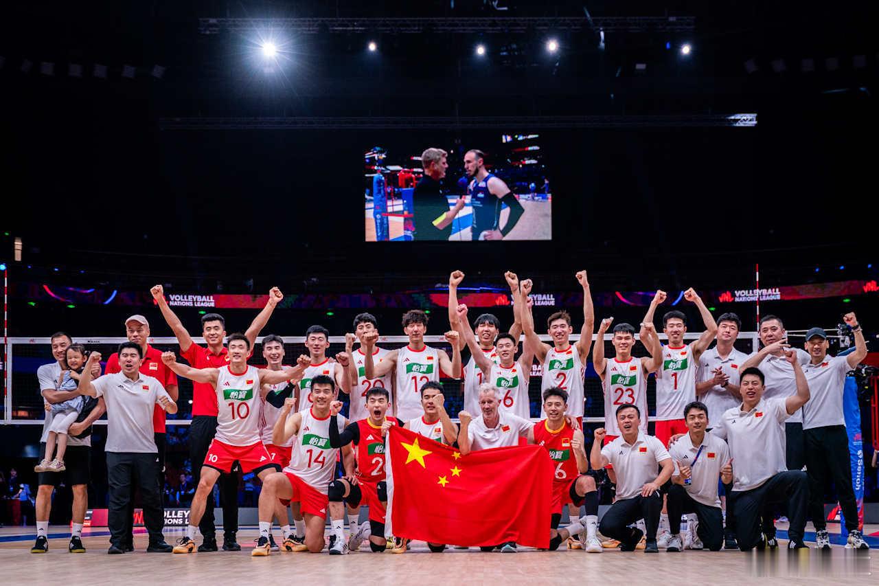 中国男排3比0塞尔维亚男排中国男排迎世联赛首胜希望继续学习，继续提高，今年VNL