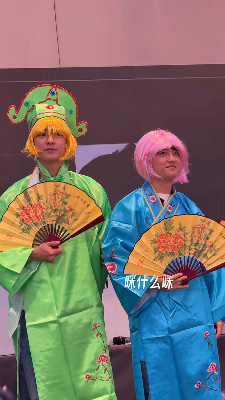 朴灿烈都暻秀唐伯虎点秋香朴灿烈都暻秀江南四大才子EXO香港签售谁送的这两套江南四