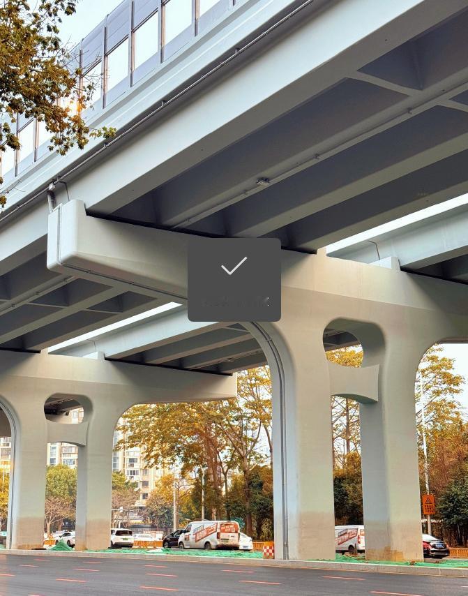 金山大道路面恢复中，变身16车道