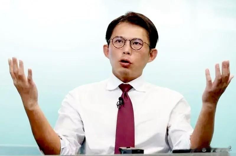 一边组团参访大陆，一边纵容民意代表加入反华组织，行动上的反差反映了立场上的摇摆。