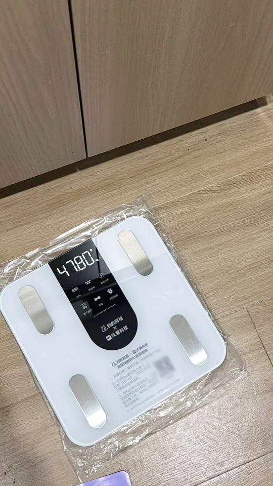 支付宝这波9块9的锂电智能体脂秤，一个月领了超过一百万台，内置锂电池+Type-