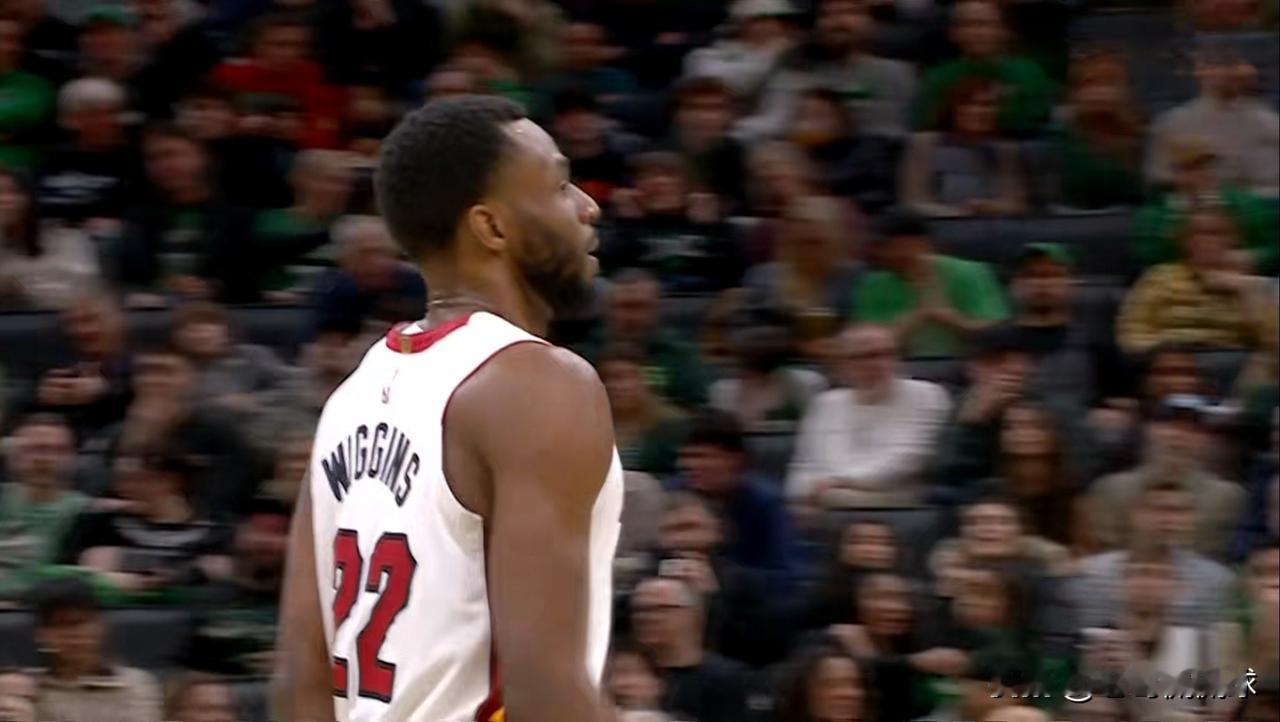 热火大将维金斯真是杀红眼了！在今天热火客场挑战凯尔特人的比赛中，目前双方半场战罢