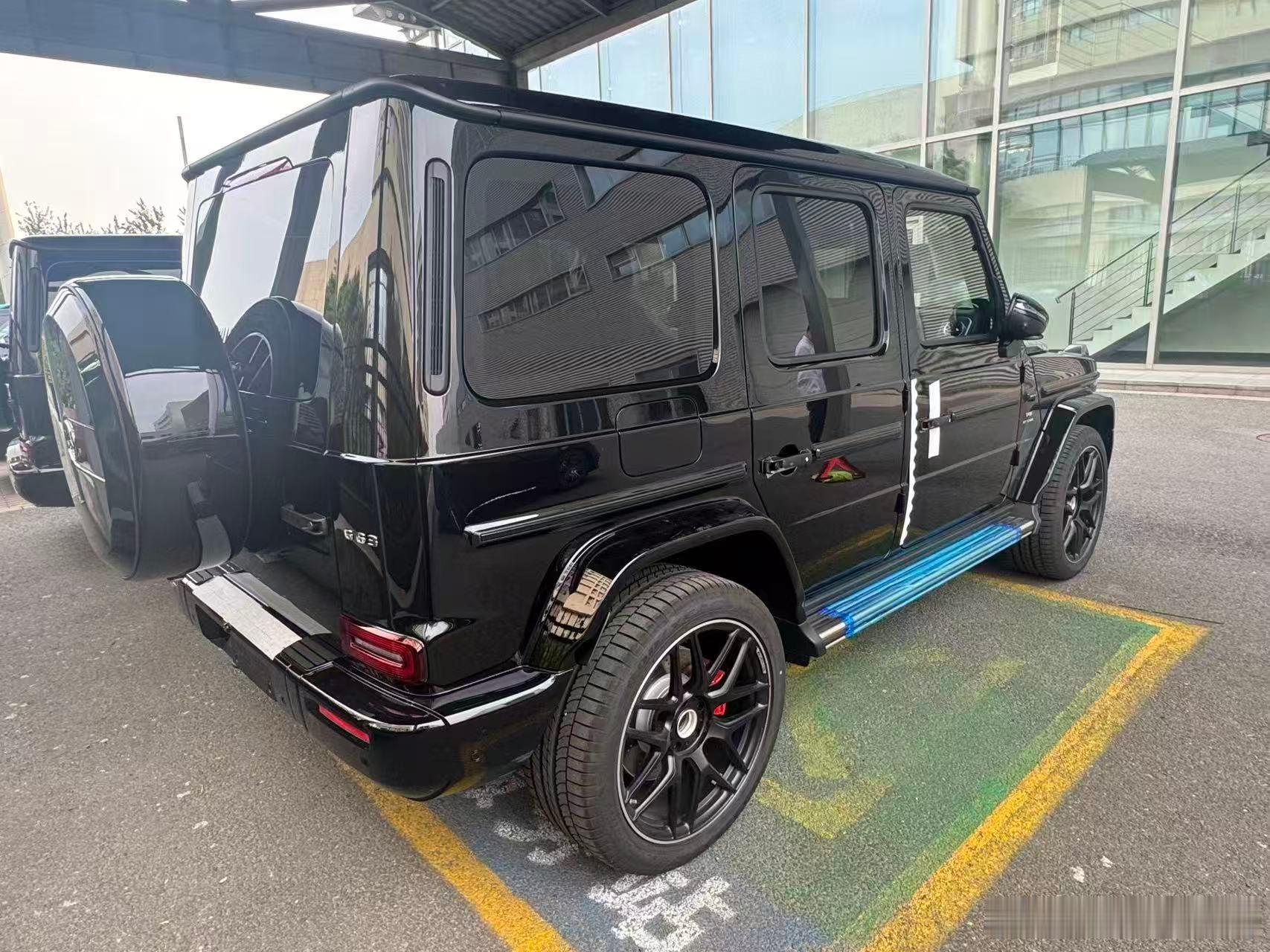 奔驰G63 AMG 黑色 铂金白内饰已交付 感谢老板支持