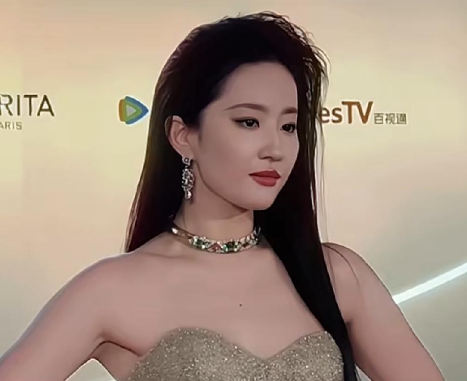 白玉兰战报收录“刘亦菲出逃一周年”

原来是刘亦菲去年提名白玉兰，但没拿奖，输给