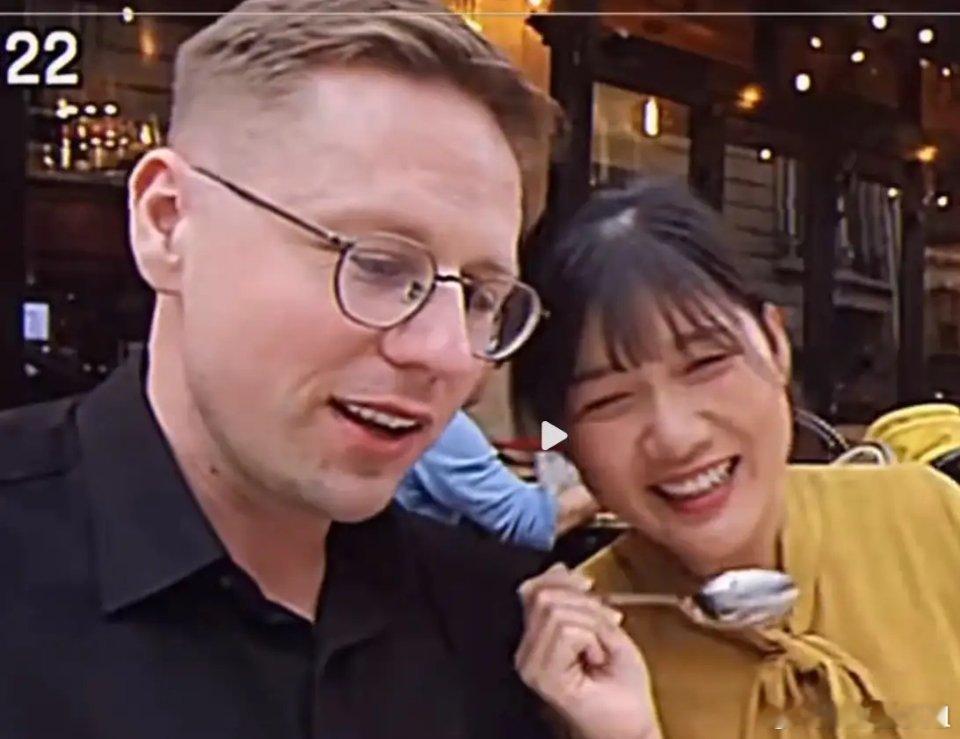 #朱莉回应离婚#对于阿福和朱莉的婚姻，不少网友表示很惋惜，当初的两人是那么的幸福